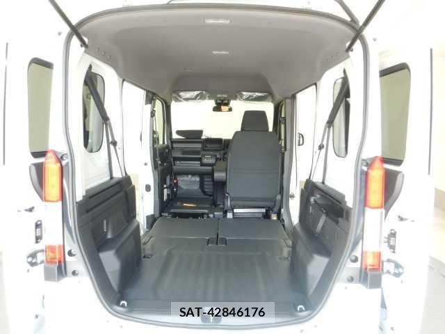 Honda N-VAN 2026-04 8223940-17