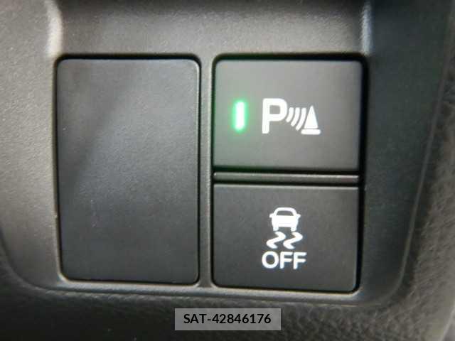 Honda N-VAN 2026-04 8223940-4
