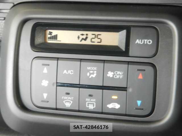 Honda N-VAN 2026-04 8223940-7