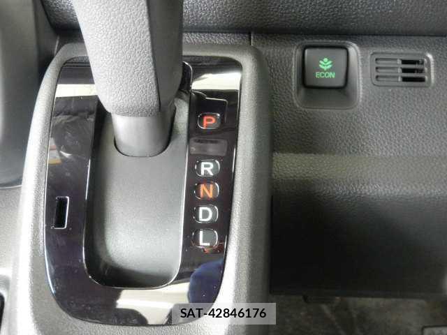 Honda N-VAN 2026-04 8223940-8