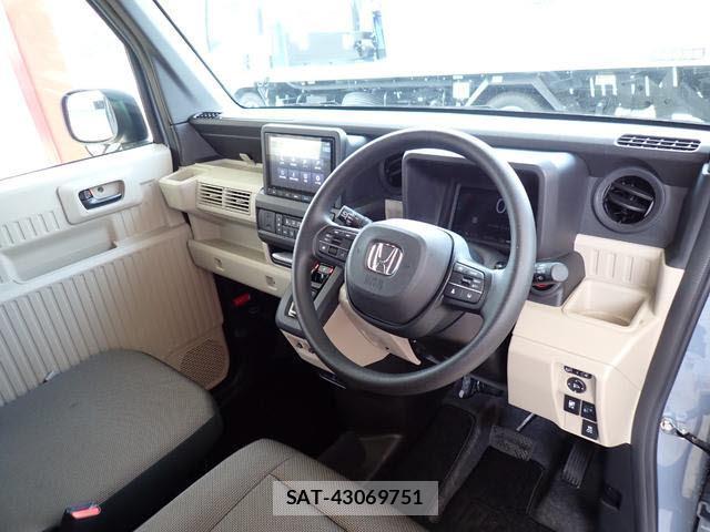 Honda N-VAN 2025-01 8224772-9