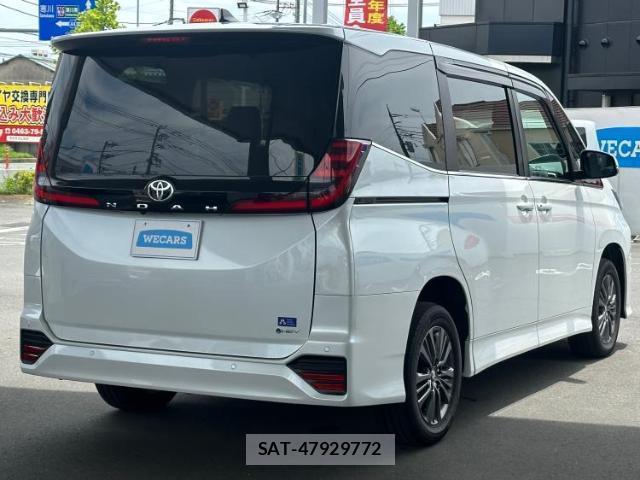 Toyota NOAH 2026-05 8216097-2