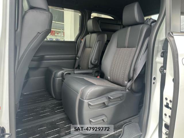 Toyota NOAH 2026-05 8216097-5