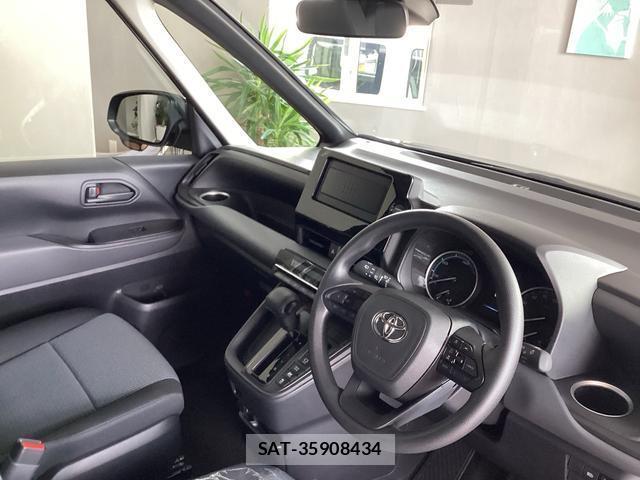 Toyota NOAH 2026-05 8216156-11
