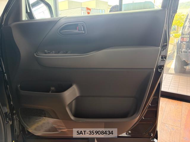 Toyota NOAH 2026-05 8216156-12
