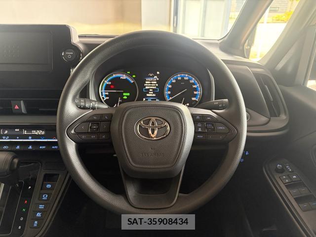 Toyota NOAH 2026-05 8216156-14
