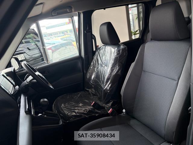 Toyota NOAH 2026-05 8216156-18