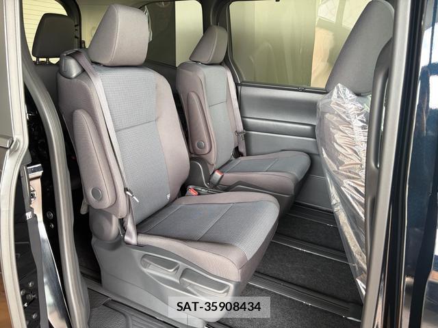 Toyota NOAH 2026-05 8216156-19