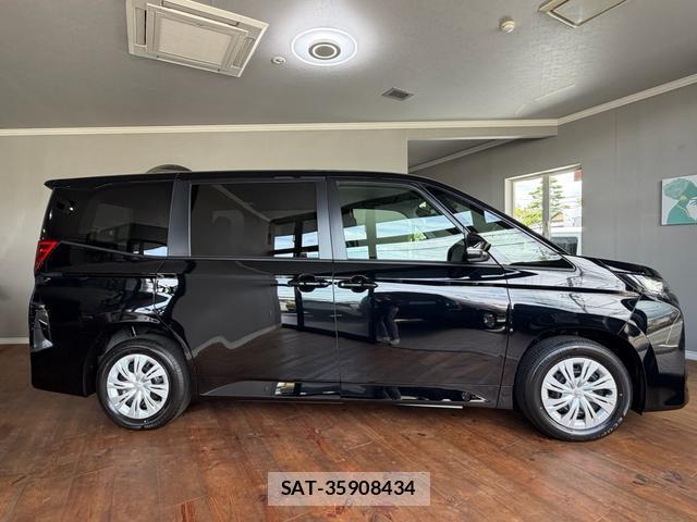 Toyota NOAH 2026-05 8216156-2