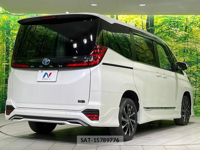 Toyota NOAH 2022-11 8216157-16