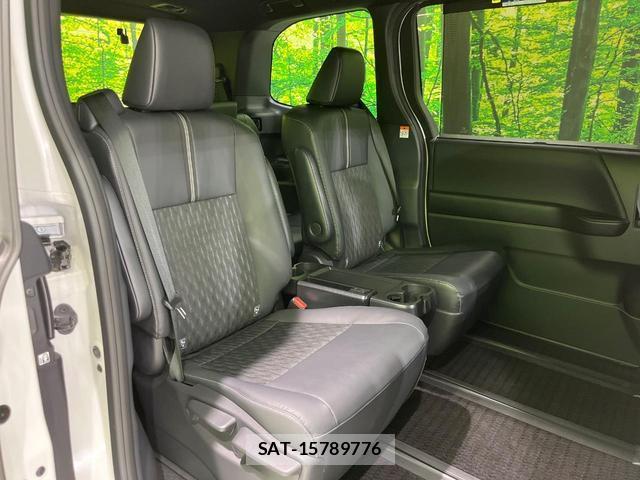 Toyota NOAH 2022-11 8216157-8
