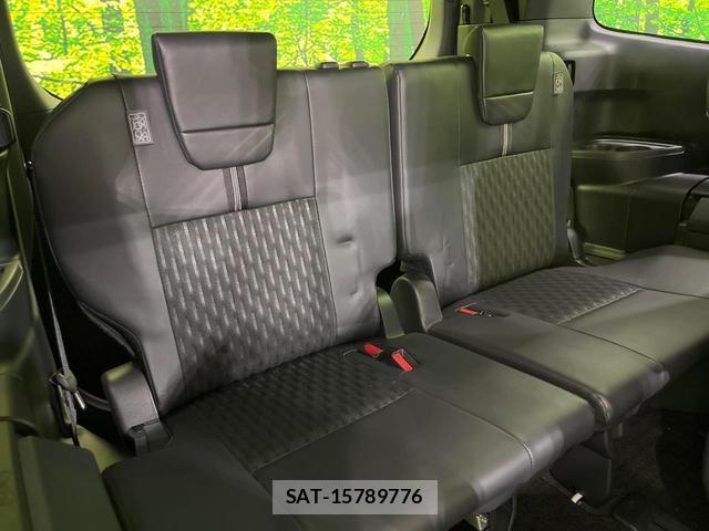 Toyota NOAH 2022-11 8216157-9