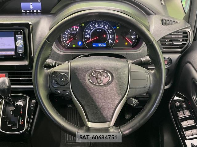 Toyota NOAH 2018-06 8216266-11