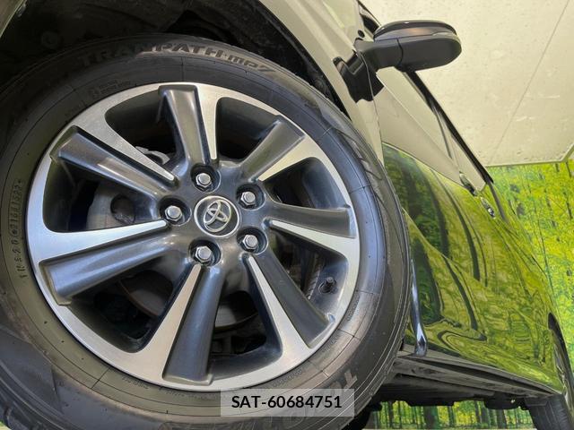 Toyota NOAH 2018-06 8216266-13