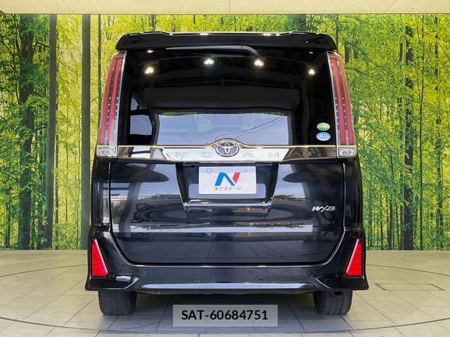 Toyota NOAH 2018-06 8216266-15