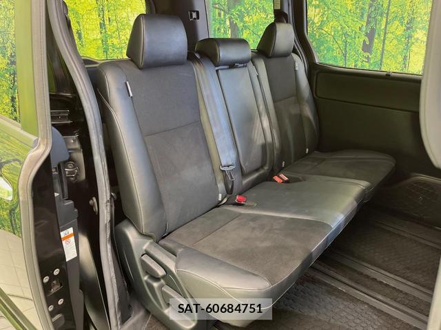 Toyota NOAH 2018-06 8216266-8