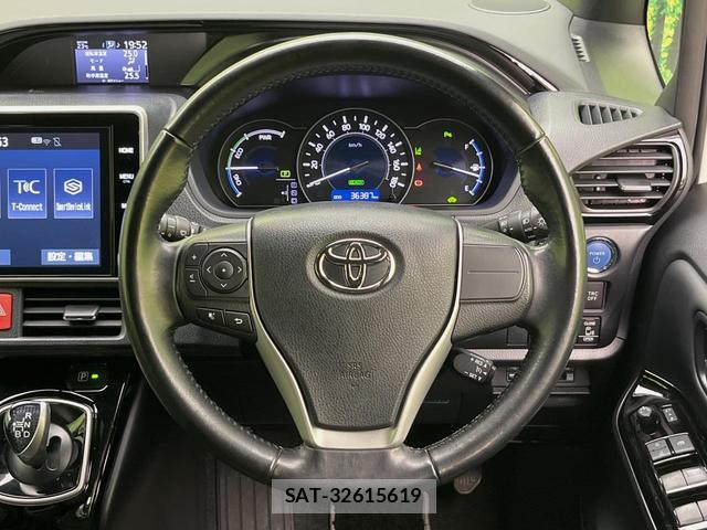 Toyota NOAH 2020-07 8216278-11
