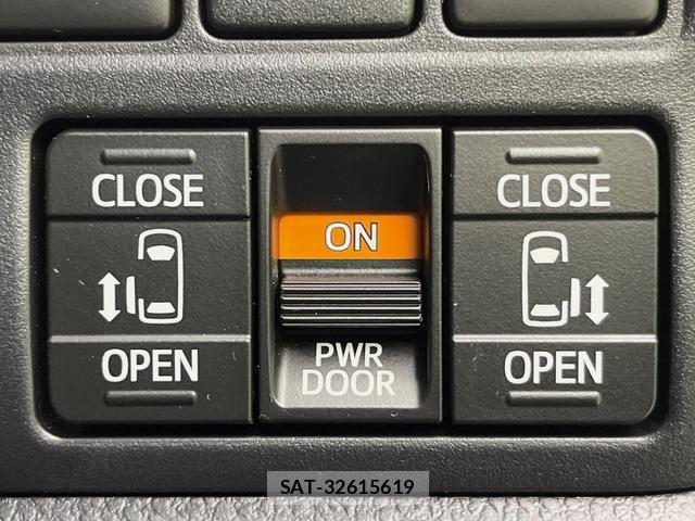 Toyota NOAH 2020-07 8216278-4