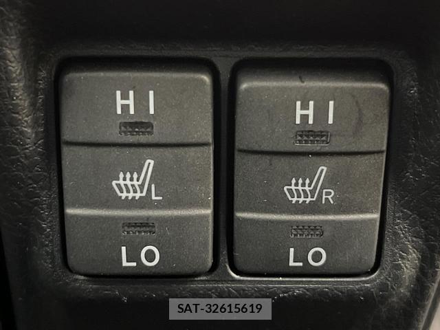 Toyota NOAH 2020-07 8216278-5