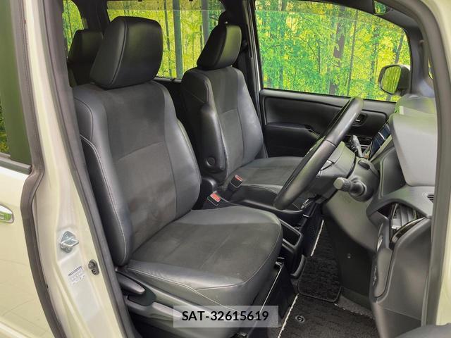 Toyota NOAH 2020-07 8216278-7