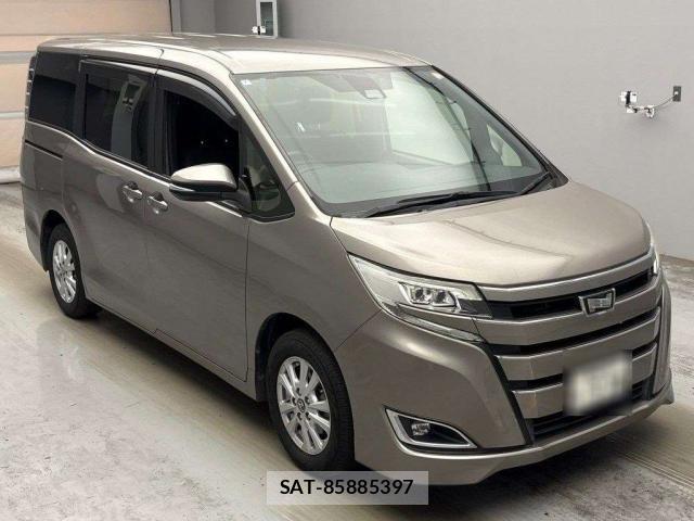Toyota NOAH 2018-07 8216401-0