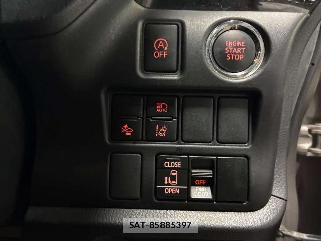 Toyota NOAH 2018-07 8216401-10