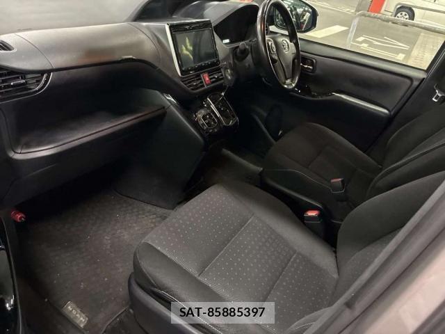 Toyota NOAH 2018-07 8216401-5