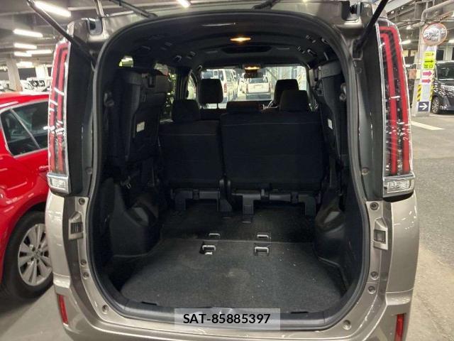 Toyota NOAH 2018-07 8216401-7