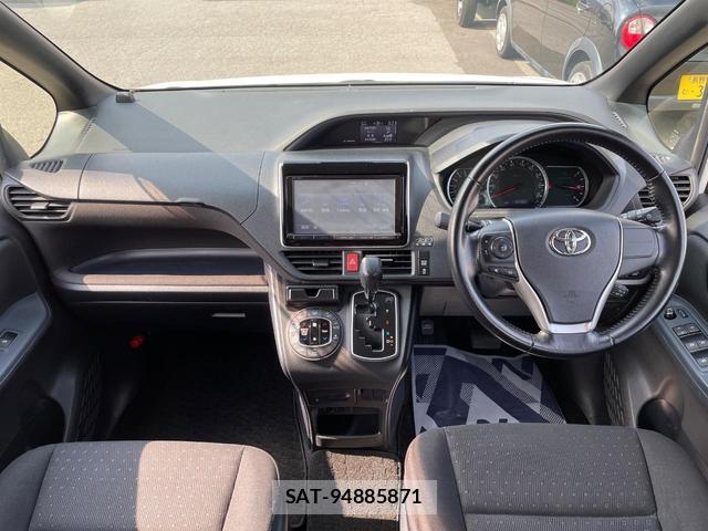 Toyota NOAH 2016-06 8216885-1
