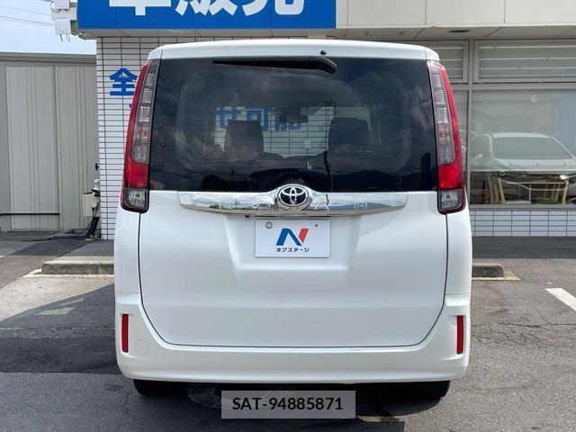 Toyota NOAH 2016-06 8216885-10
