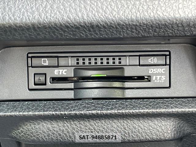 Toyota NOAH 2016-06 8216885-4