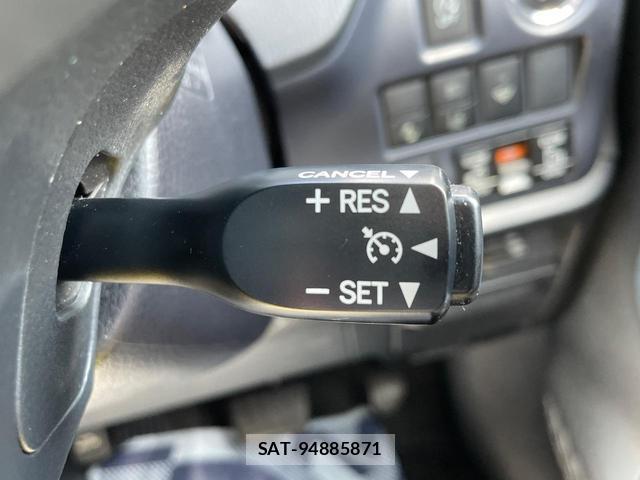 Toyota NOAH 2016-06 8216885-5