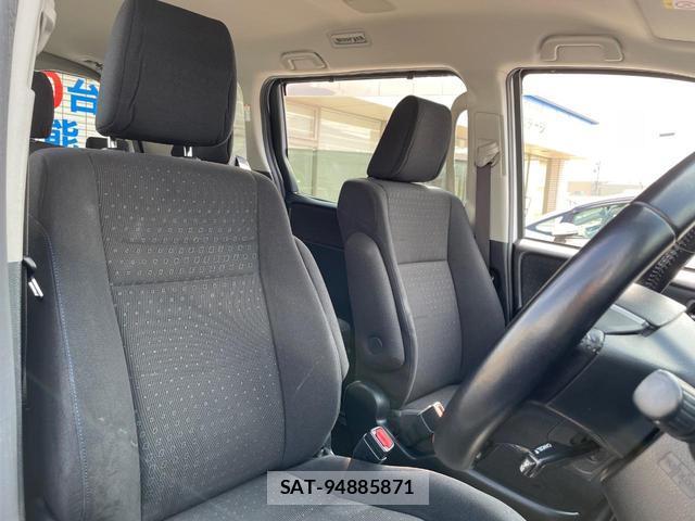 Toyota NOAH 2016-06 8216885-6