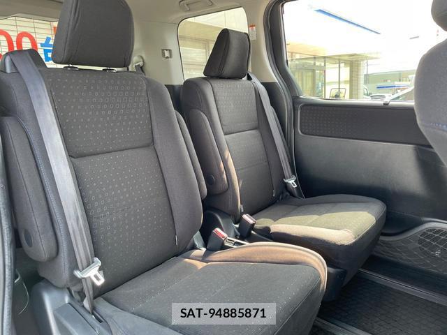 Toyota NOAH 2016-06 8216885-7