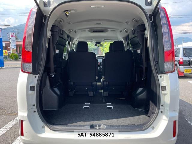 Toyota NOAH 2016-06 8216885-8