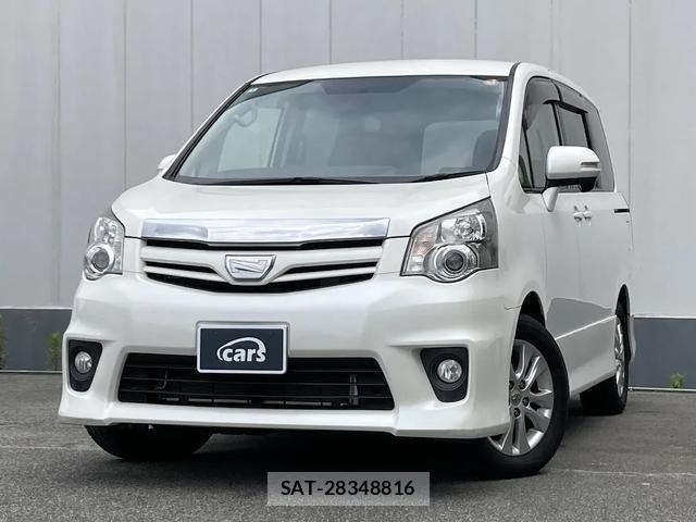 Toyota NOAH 2012-01 8216956-0