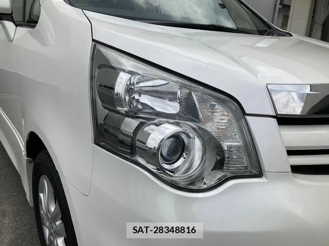 Toyota NOAH 2012-01 8216956-10
