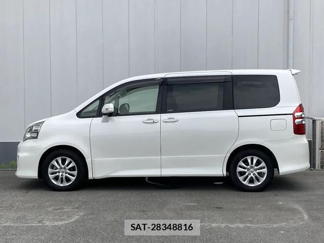 Toyota NOAH 2012-01 8216956-4