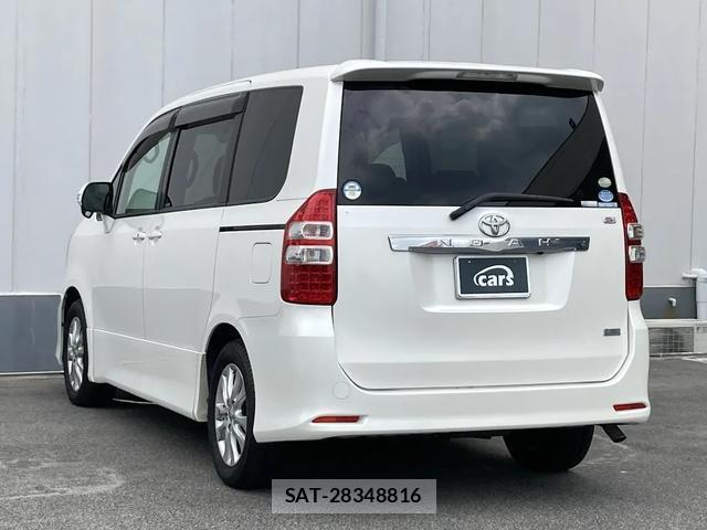 Toyota NOAH 2012-01 8216956-8