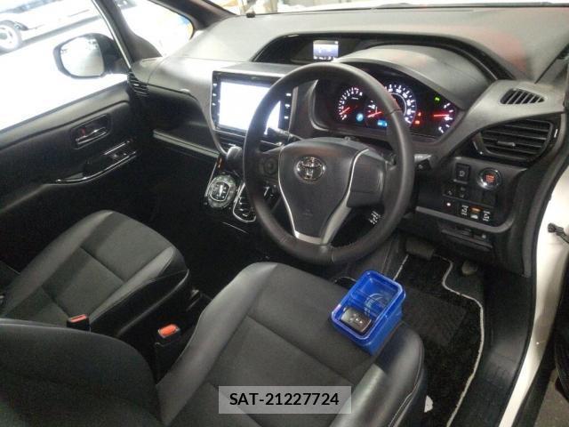 Toyota NOAH 2019-10 8216970-2