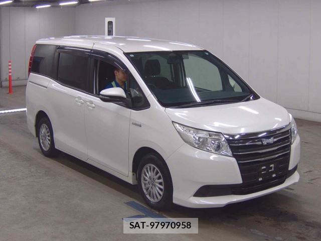 Toyota NOAH 2015-07 8216974-0