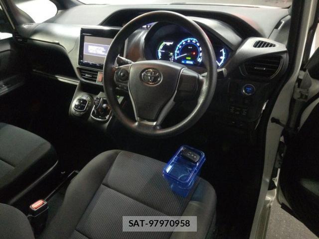 Toyota NOAH 2015-07 8216974-2