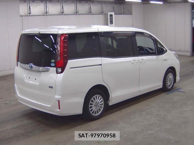 Toyota NOAH 2015-07 8216974-4