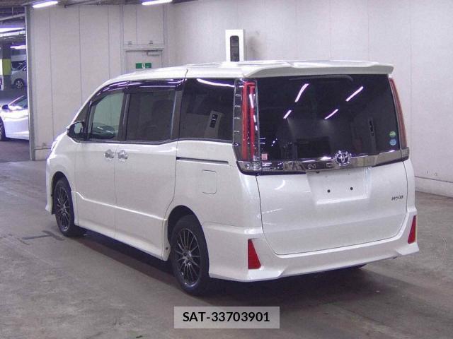 Toyota NOAH 2018-02 8216979-1