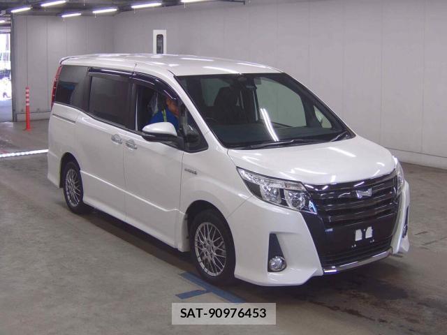 Toyota NOAH 2017-05 8216998-0