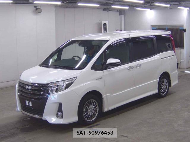Toyota NOAH 2017-05 8216998-3