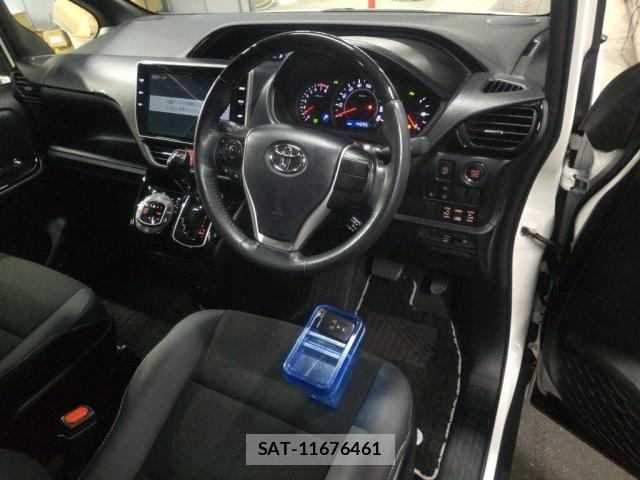 Toyota NOAH 2021-04 8216999-2