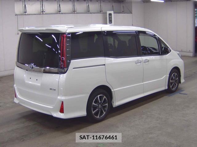 Toyota NOAH 2021-04 8216999-4