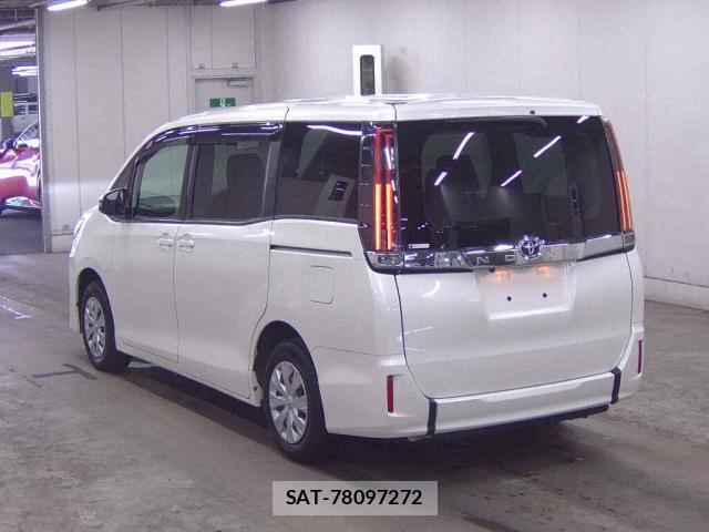 Toyota NOAH 2021-06 8217040-1