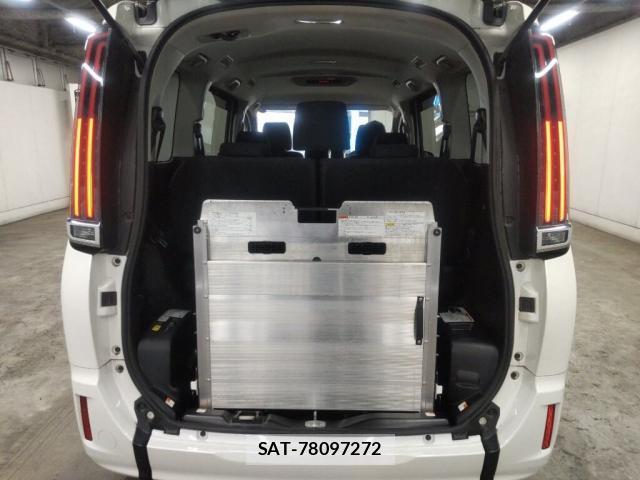 Toyota NOAH 2021-06 8217040-3
